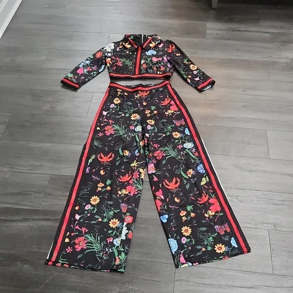 Fashion Nova Black Floral 2 piece pants  with crop top size S - Picture 2 of 11